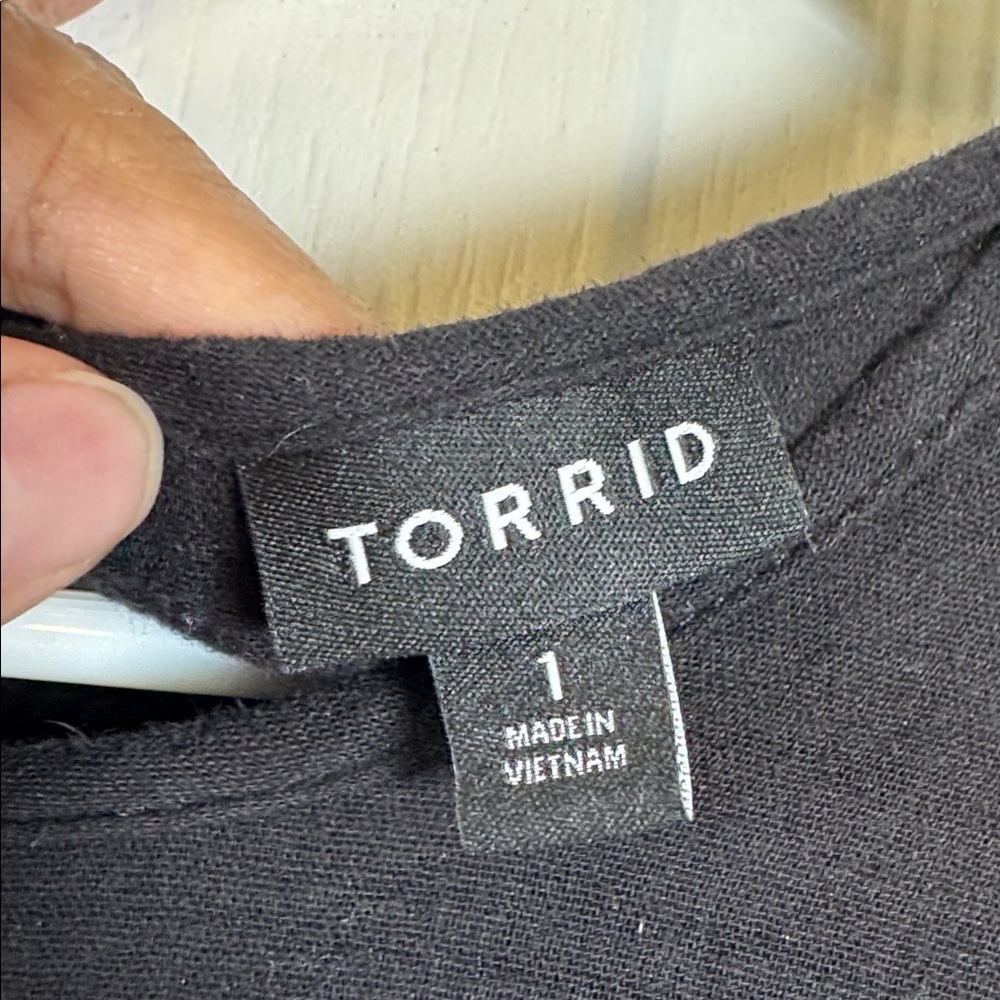 Torrid Short Sleeve Tiered Black Blouse Ruffle Neck Back Tie Size 1 EUC #5002 - Picture 5 of 5